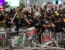 Los medios de China continental difundieron los momentos más violentos de las manifestaciones. AFP