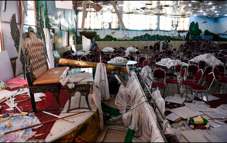 La sala de bodas amaneció con los techos y paredes destrozados por la violencia de la explosión. AFP / W. Kohsar