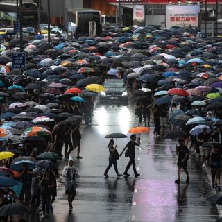 Manifestantes inundan de manera "pacífica" calles Hong Kong