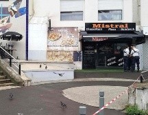 El camarero murió en la escena, a pesar de los esfuerzos de los paramédicos para salvarlo.  AFP