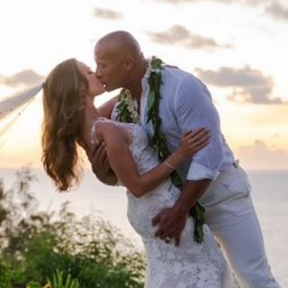 Dwayne Johnson se casa con Lauren Hashian