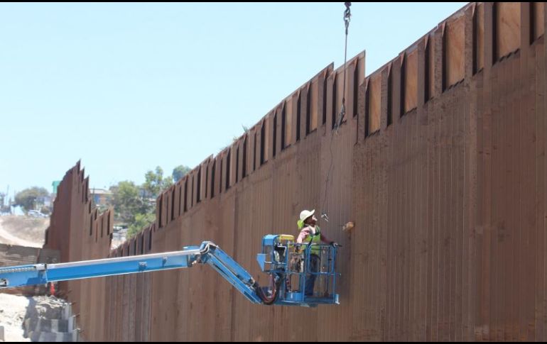 Nueva barrera en San Diego, California, donde el pasado 9 de agosto se colocó el último panel. ESPECIAL/DVIDS/ Brooks Hubbard IV