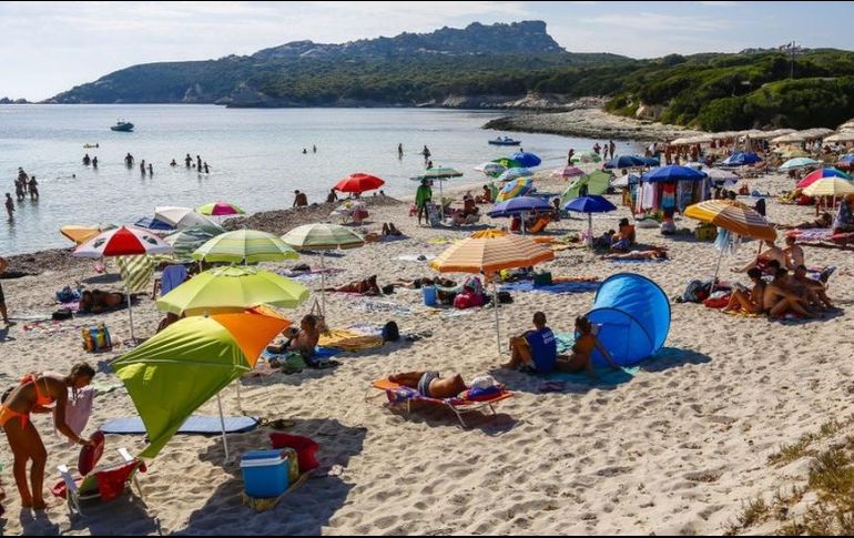 La arena blanca de las playas de Cerdeña es considerada un bien público. GETTY IMAGES