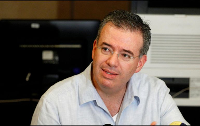 Alejandro Díaz de León considera que las nuevas tecnologías permiten una mayor competencia y nuevos servicios financieros. NTX/ARCHIVO