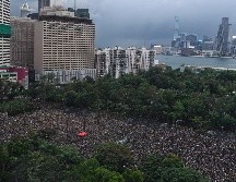 Otra multitudinaria protesta se registró la víspera en calles de Hong Kong. Las movilizaciones constituyen la peor crisis política en la excolonia británica desde su retrocesión a China en 1997. AFP/ARCHIVO