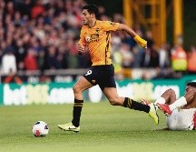 El mexicano Raúl Jiménez inició en el cuadro titular del Wolverhampton. AP