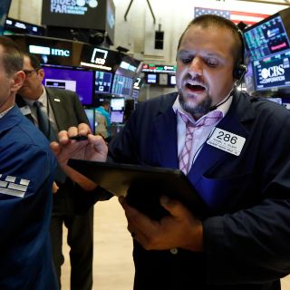 Wall Street cierra con baja; declinan firmas financieras