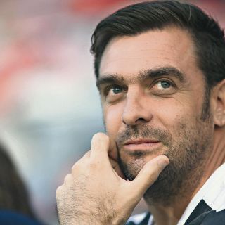 Pablo Guede llega al Morelia con todo y cábalas