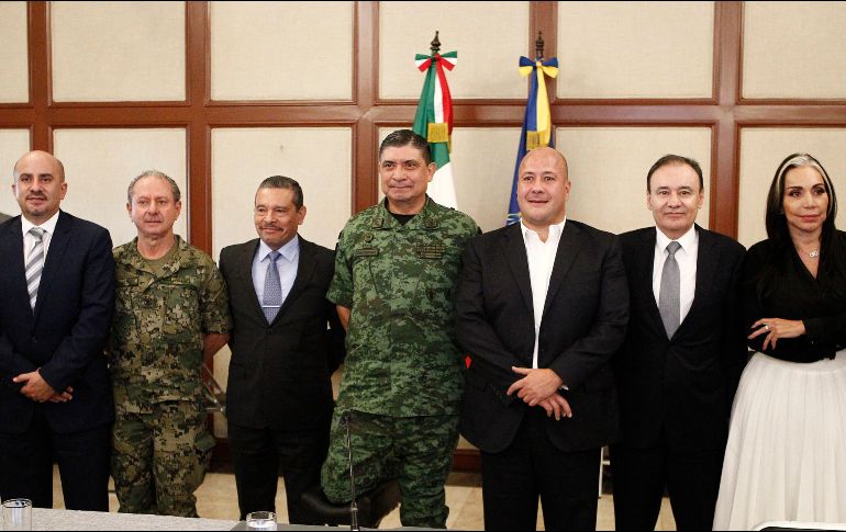 Autoridades municipales, estatales y federales durante la firma del arranque de la Policía Metropolitana. EL INFORMADOR/A. Camacho