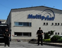 Policías inspeccionaron diversos aeropuertos, así como oficinas de la televisión nacional búlgara y el periódico 