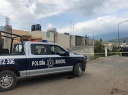 El cuerpo fue localizado al interior de un inmueble ubicado en los cruces de las calles Máximo y Calzada de los Emperadores, en el fraccionamiento Valle de los Emperadores. ESPECIAL