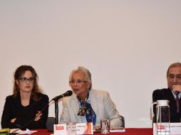 Durante la ceremonia, Sánchez Cordero (c) consideró que en muchas ocasiones la historiografía ignora la participación de la mujer como protagonista del cambio social. TWITTER/@M_OlgaSCordero