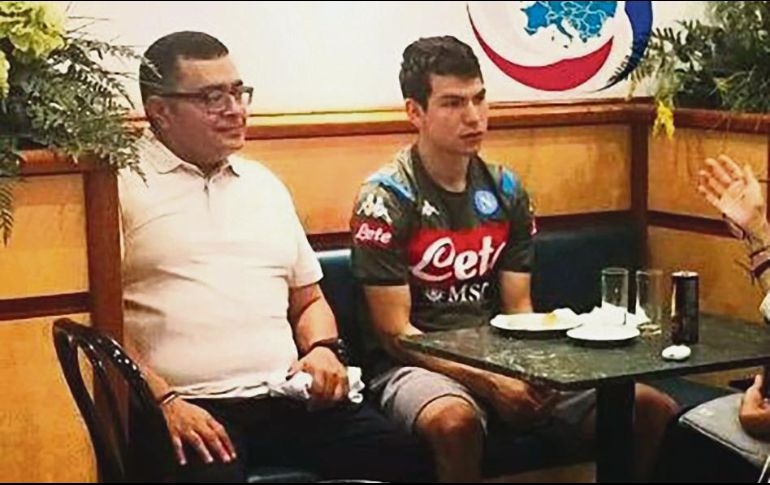 Ayer circularon imágenes no oficiales de Hirving Lozano con playera del Napoli en Roma. ESPECIAL