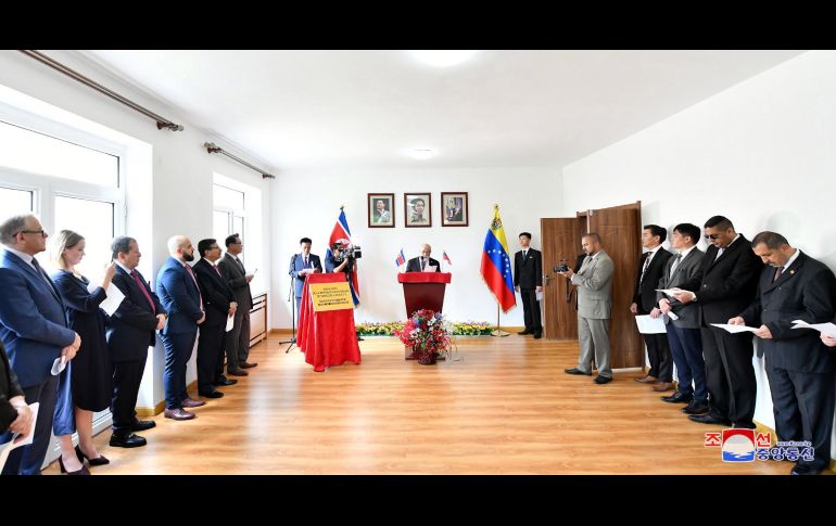 La ceremonia de apertura de la embajada venezolana en Pyongyang. EFE/EPA/KCNA