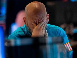 El promedio industrial Dow Jones se desplomó 623 puntos, o 2.4 por ciento. AFP/D. Emmert