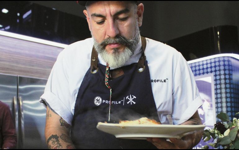 Aquiles Chávez. El chef compartió tips, tiempo y su amor por la cocina con medios tapatíos. EL INFORMADOR / E. Barrera