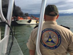 Personal de la Secretaría de Marina, así como de Protección Civil y Bomberos de Jalisco, atendieron a los afectaos y lograron extinguir las llamas. ESPECIAL/UEPCBJ