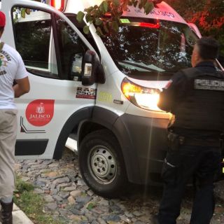 Bomberos rescatan a mujer en la barranca de Huentitán