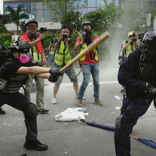 Redoblan protesta contra iniciativa de extradición en Hong Kong