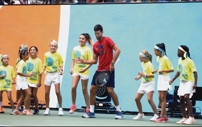 Novak Djokovic mostró sus mejores pasos de baile en el marco del “Día de Niños”, previo al arranque del torneo. EFE