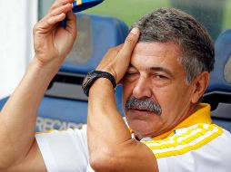 Ricardo Ferreti descarta que la intensa lluvia que se registró previo al juego haya afectado el desempeño de ambos equipos por el estado del campo del estadio Universitario, en el que algunas zonas no dejaba correr bien el balón. NTX / ARCHIVO