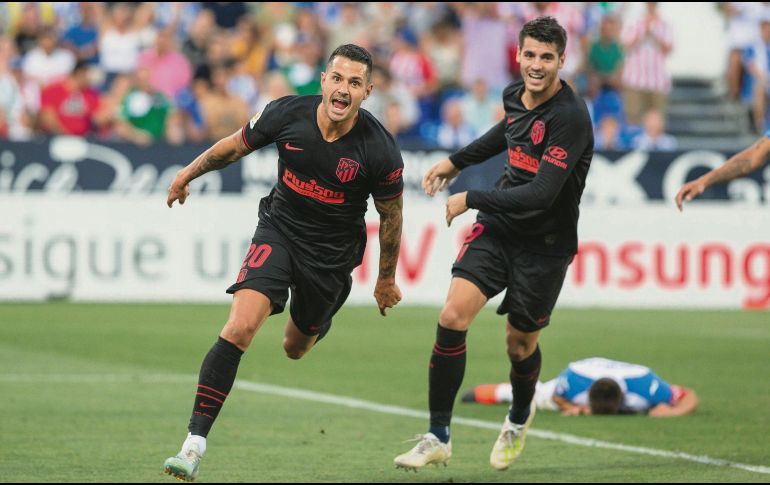 Vitolo festeja el gol que le dio tres puntos al Atleti. EFE