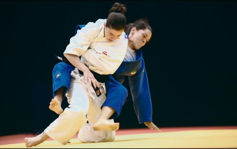 La judoca mexicana (derecha) logró subir a lo más alto del podio al ganar todos sus combates por el mismo marcador. @codejalisco
