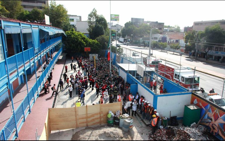 Desgraciadamente hay muchas escuelas en mal estado, sobre todo las escuelas que fueron afectadas por los sismos que todavía no se terminan de rehabilitar, explica AMLO. NTX/ ARCHIVO
