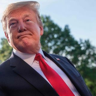 Trump niega haber sugerido ''bombardear'' huracanes