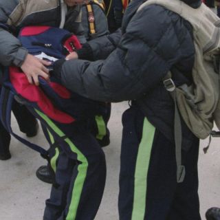 Mochilas pesadas afectan columna vertebral de menores, alerta el IMSS