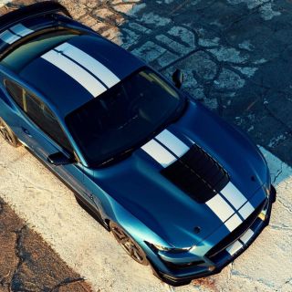 Ponerle franjas a un GT500 te costará más que un coche subcompacto