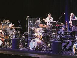 La agrupación se presenta con una particularidad: tres baterías al frente del escenario. CORTESÍA