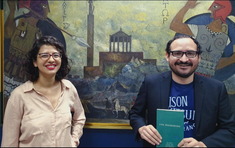 Erandi Barbosa y Alejandro González charlan sobre el libro de ensayos “Los insidiosos”. EL INFORMADOR / J. Pérez
