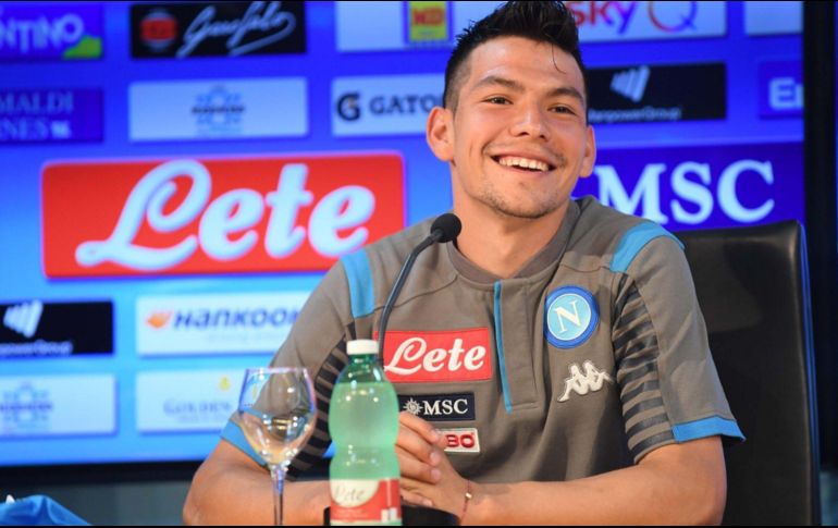 Lozano, que jugará con el dorsal ''11'', dice que espera dejar huella en el club. TWITTER / @sscnapoli