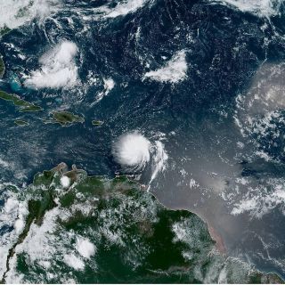 "Dorian" se fortalece hacia Puerto Rico y República Dominicana