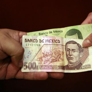 Detienen a empleada bancaria por movimientos no autorizados