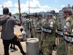 Elementos de la Guardia Nacional fueron desplegados en el área para resguardar la seguridad. EFE/J. Blanco