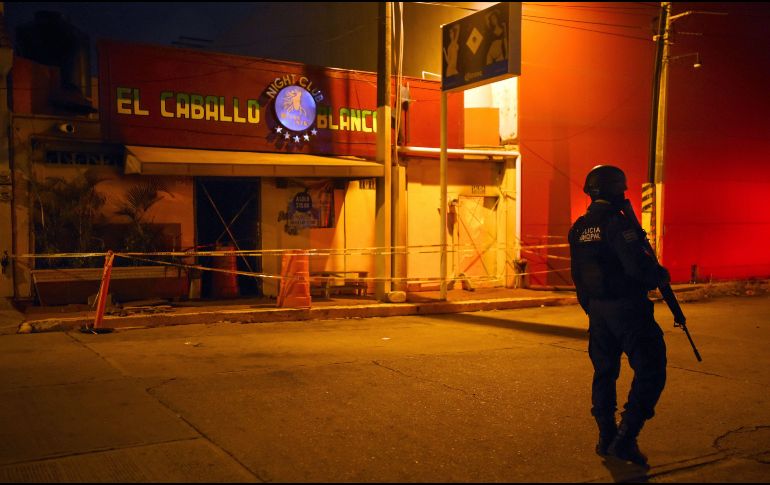 El ataque a un bar de Coatzacoalcos deja hasta el momento 25 muertos y 13 heridos. AFP / V. Razo