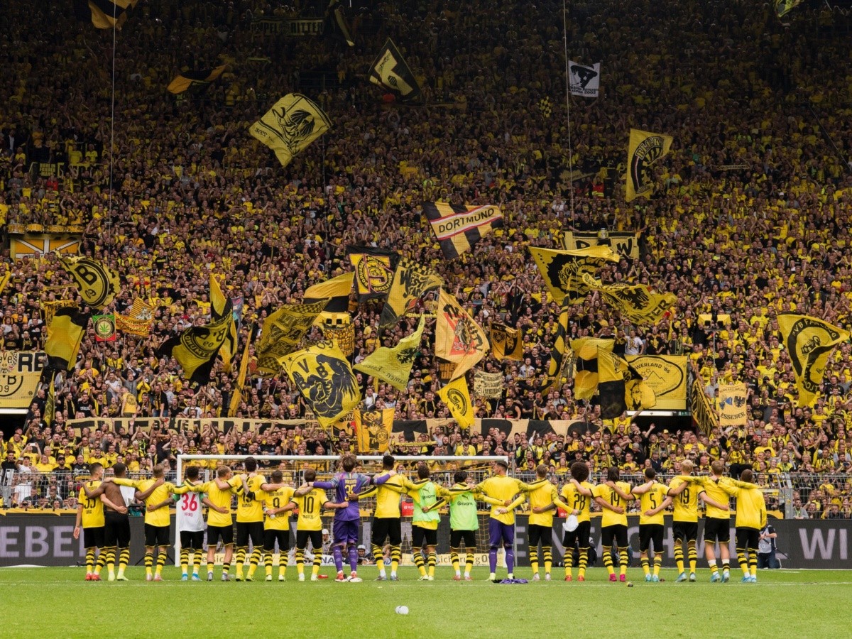  La UEFA premia al Borussia Dortmund por su lucha contra el racismo