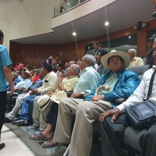 Por aumento de tarifa, adultos mayores piden transporte público gratuito