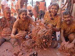 Con un amplio dispositivo de seguridad, la fiesta transcurrió sin incidentes violentos en medio de un ambiente veraniego y de guerra pacífica. EFE/M. Polo