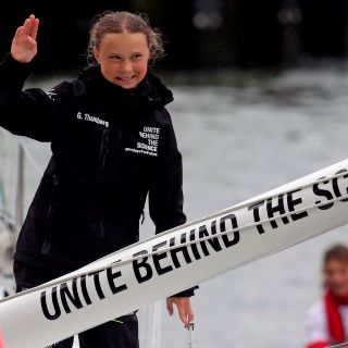 La activista Greta Thunberg llega a EU tras dos semanas en velero