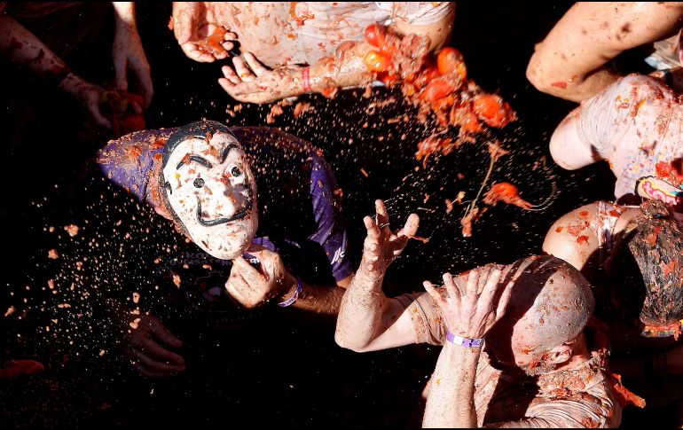 Con un amplio dispositivo de seguridad, la fiesta transcurrió sin incidentes violentos en medio de un ambiente veraniego y de guerra pacífica. EFE/M. Polo