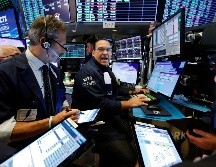Inversionistas siguen destinando fondos a los bonos del gobierno, manteniendo los rendimientos de los títulos a largo plazo por debajo de los de corto plazo. AP/R. Drew