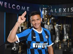 El jugador de 30 años llegó a Milán el miércoles para someterse al reconocimiento médico y firmar con el Inter. TWITTER/@Inter_es