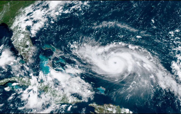 El poderoso ciclón se mueve ahora más a de 17 kilómetros por hora en dirección noroeste, lo que le permite organizarse mejor y ganar aún más potencia. AP / ARCHIVO