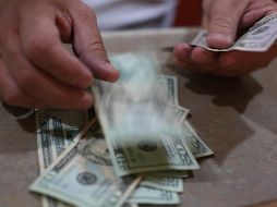 La moneda se compró en precio mínimo 18.95 pesos en bancos capitalinos. EL INFORMADOR/ARCHIVO