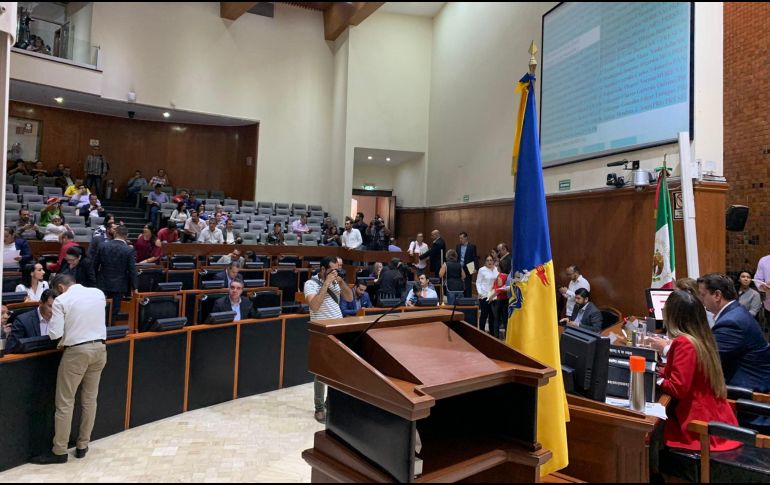 También se aprobó una modificación a la Ley estatal de Salud para establecer que será obligatorio para edificios públicos o privados tengan un desfibrilador. TWITTER / @LegislativoJal