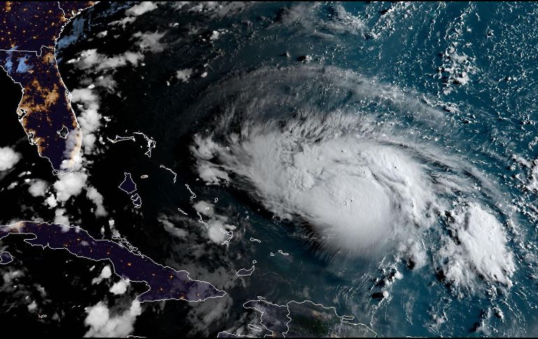 Los meteorólogos esperan que se mantenga como huracán de categoría 4 en la escala Saffir-Simpson. AFP/ N. Rammb