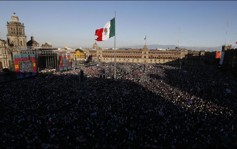 Policías de tránsito realizarán cortes a la vialidad para facilitar la movilidad en zonas aledañas al Palacio Nacional. AP/ ARCHIVO